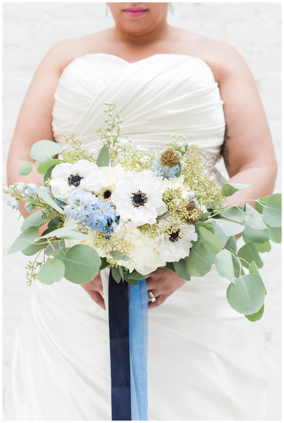 shades of blue wedding inspiration at quirk hotel in richmond virginia by rva wedding photographer sarah & dave photography bride getting ready photo inspiration