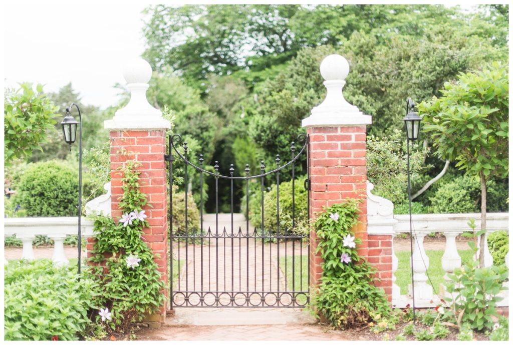 may wedding at oatlands historic house and gardens in the spring by sarah & dave photography richmond wedding photographer photo of gate