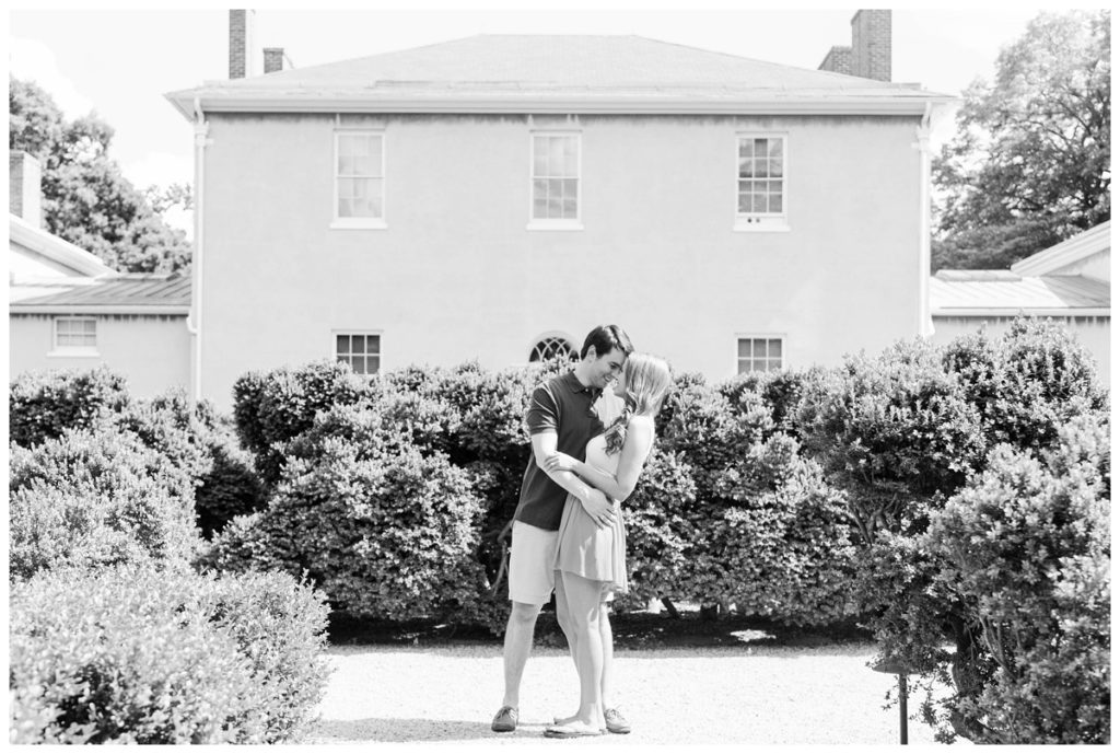 Summer Tudor Place Engagement in Washington DC by Sarah and Dave Photography mini dip