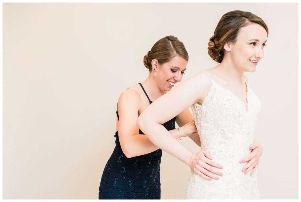 branch museum wedding in richmond va by rva wedding photographer sarah & dave photography bride and bridesmaid getting ready