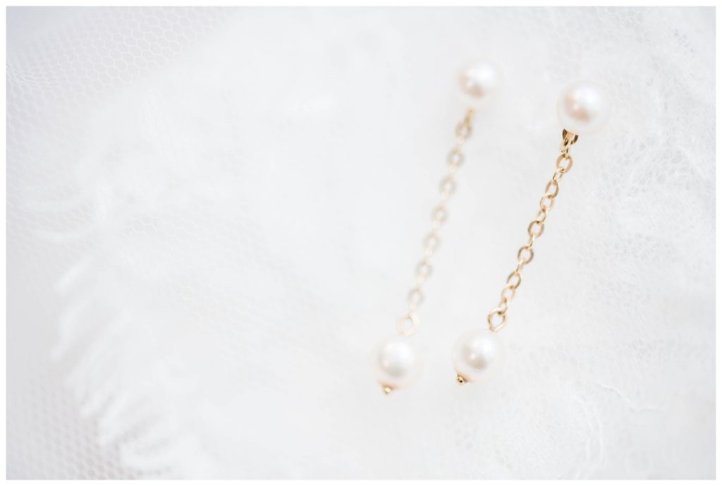 branch museum wedding in richmond va by rva wedding photographer sarah & dave photography pearl earrings