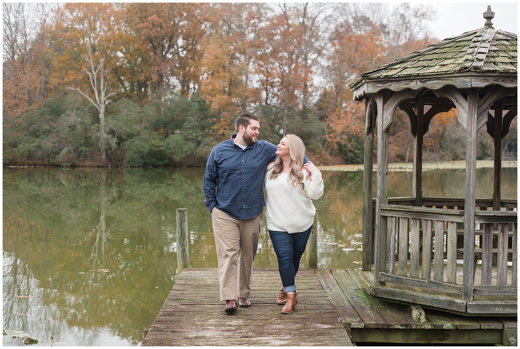 hollyfield engagement photos in manquin virginia. in the fall. in november. by rva wedding photographer, sarah & dave photography