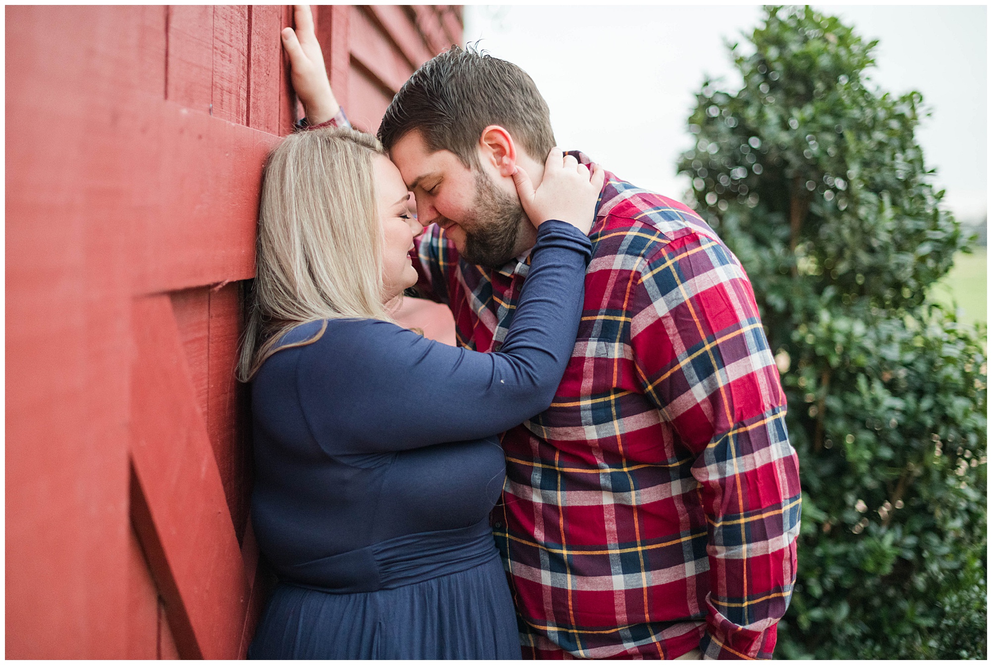 hollyfield engagement photos outdoors in manquin virginia. in the fall. in november. by rva wedding photographer, sarah & dave photography